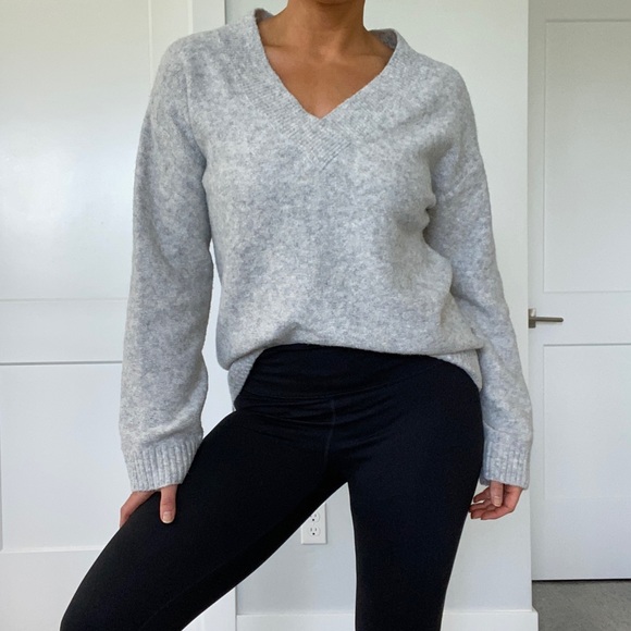 H&M Sweaters - Oversized Comfy and Cozy Sweater